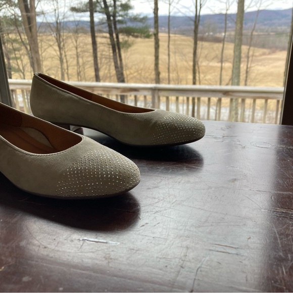 Luxury German comfort flats. Clean suede and in new condition.  7.5 US size. - Picture 2 of 9